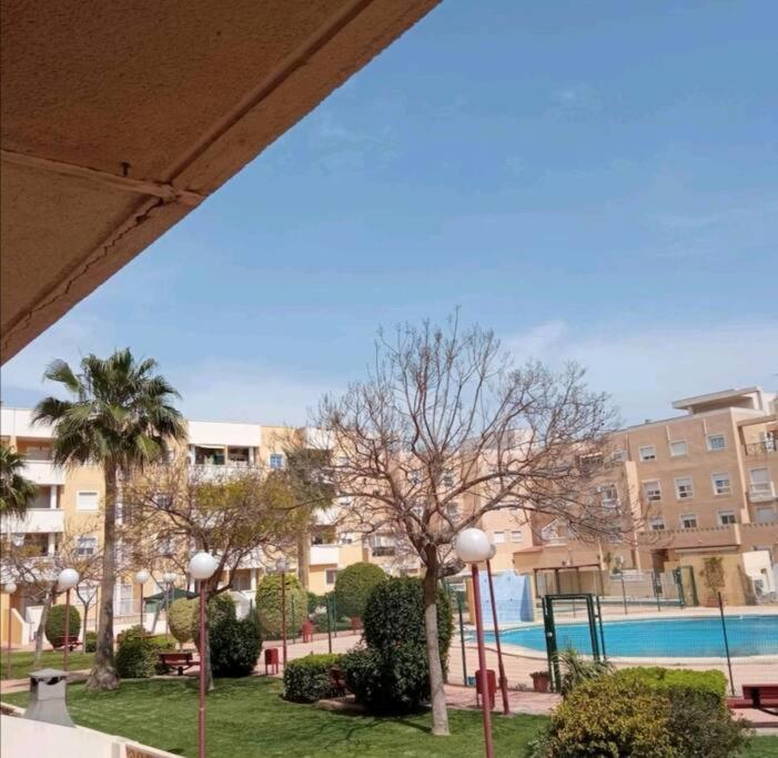 Apartamento Zona Playa En Roquetas Cerca De Bares Restaurantes Y Centro Comercial Roquetas de Mar Ngoại thất bức ảnh